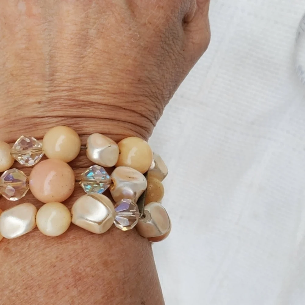 Vintage Moinlight Lucite &  Faux‎ Pearl Bracelet